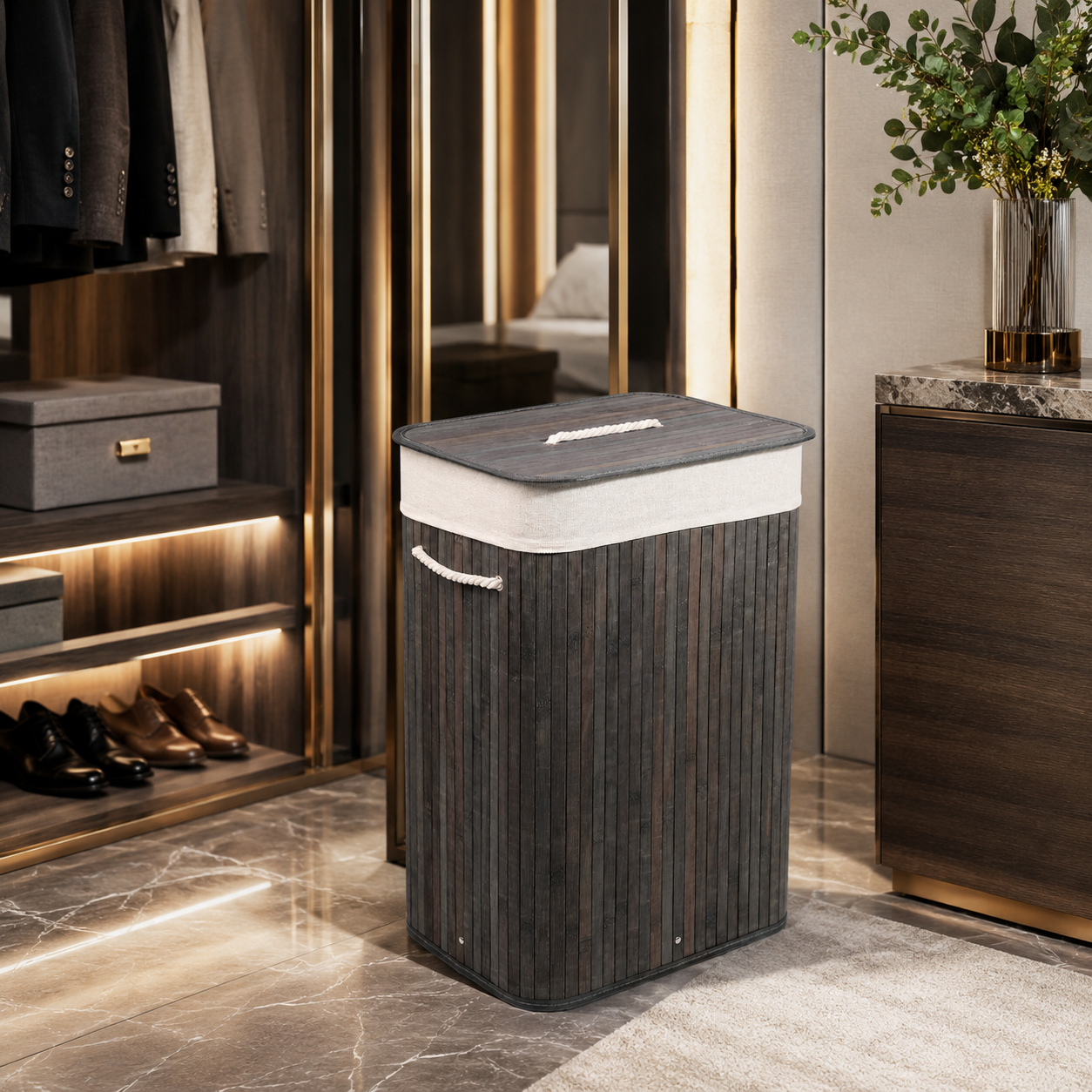 bote de bambu elegante siendo utilizado para almacenar ropa de forma elegante en un cuarto premium